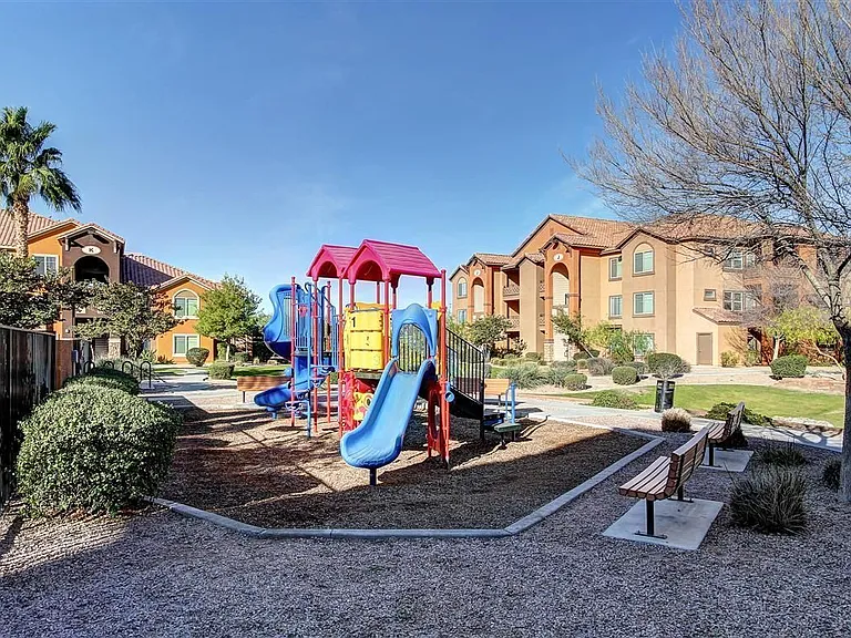 Tierra Pointe Apartments — Photo 26