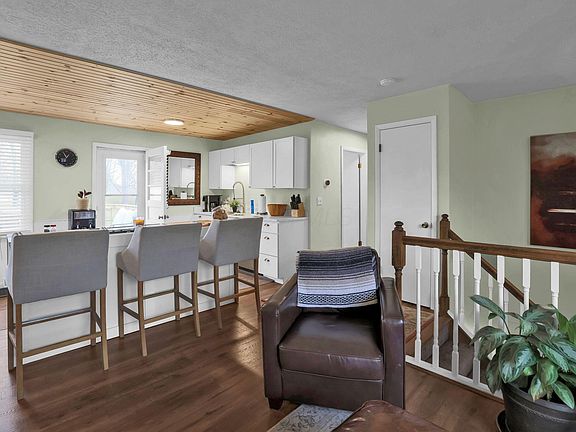 4th image of 3825 Needham Rd