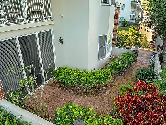5th image of 131 E Park Shores Cir APT 9E