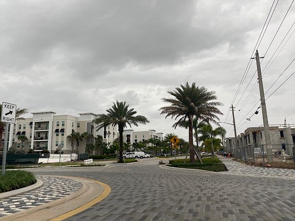 5th image of 5756 Hampton Hills Blvd #B