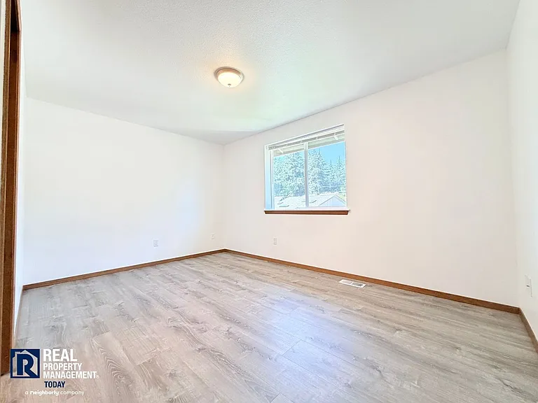 1317 Contra Costa Ave — Photo 18