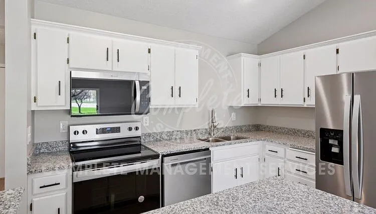 8327 Victoria Dr — Photo 7
