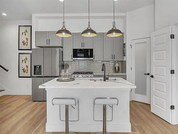 3 bed, 2.5 bath, 2063 sqft, $2,850 — Photo 4