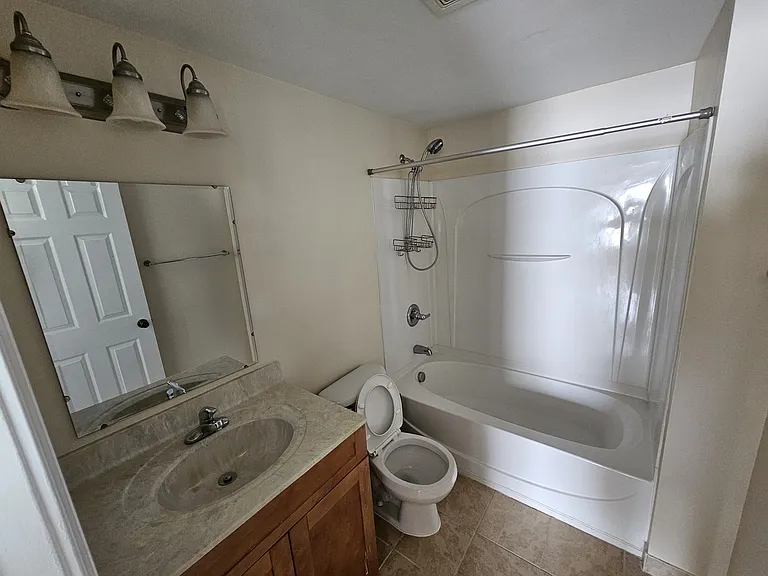 105 Idol St — Photo 8