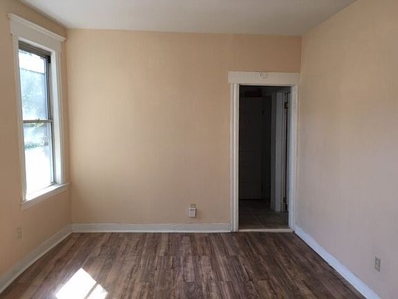5th image of 141 Sunset Ave #2