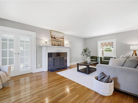 3rd image of 6124 Oak St