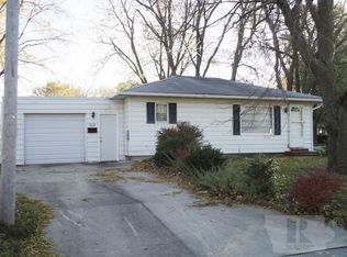 202 14th Ave E, Oskaloosa, IA 52577