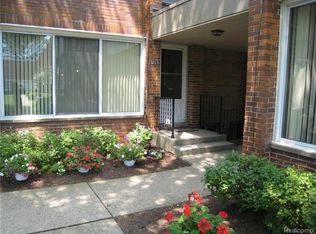 32635 Five Mile Rd #37, Livonia, MI 48154