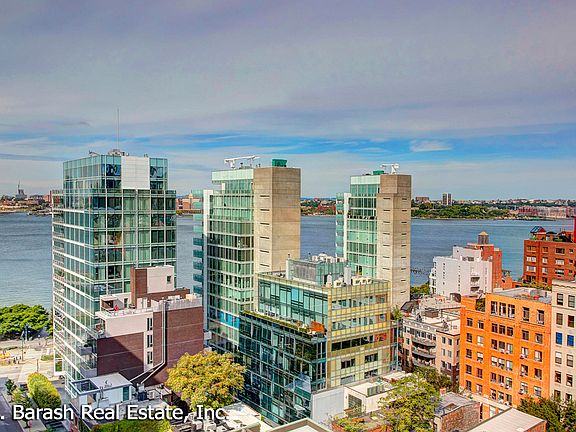 5th image of 677 Washington St #18A