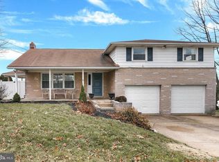3182 Skylight Dr E, York, PA 17402