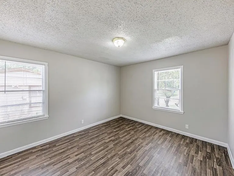 4713 Laverda Dr — Photo 20
