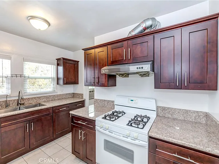 1308 S Van Ness Ave — Photo 10