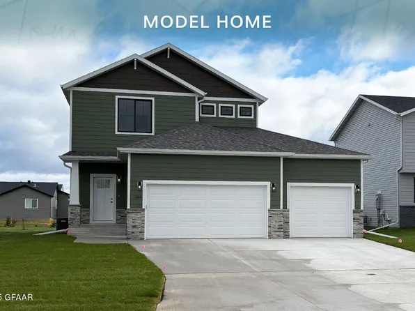384 Hummel Ct, Grand Forks, ND 58201