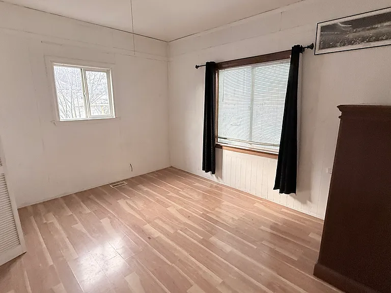 527 S Sullivan St — Photo 4