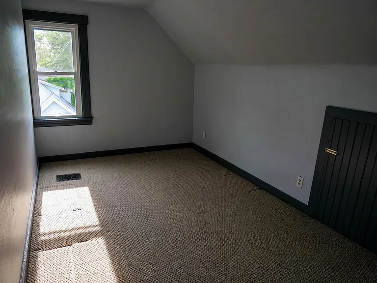 1193 Hall Ave — Photo 36
