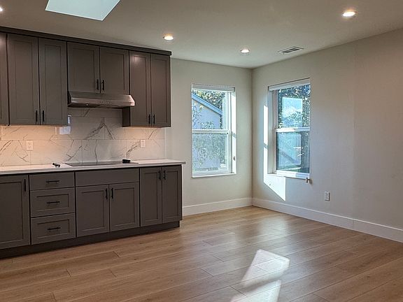 5th image of 635 N Delaware St #635C