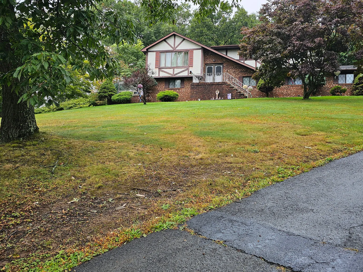 4 bed, 2300 sqft, $2,200 — Photo 2