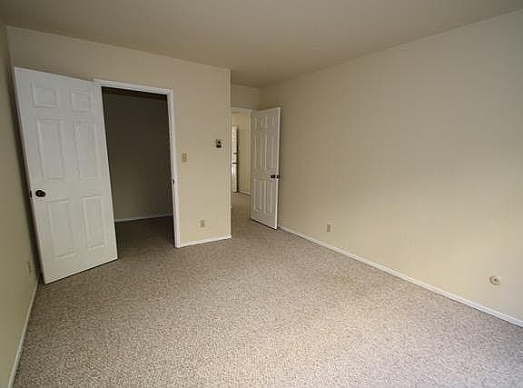 4th image of 236 Roosevelt Way