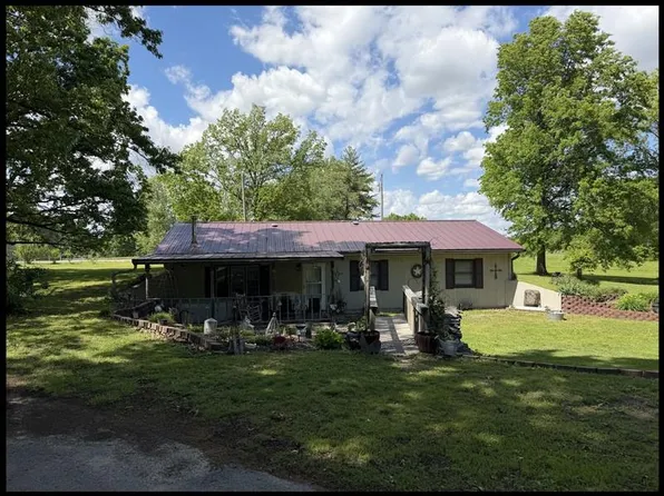 10 W Harper Rd, Clark, MO 65243