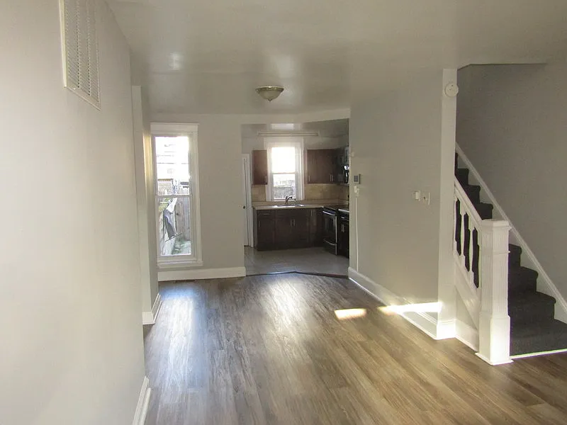 3 bed, 1048 sqft, $1,600 — Photo 3