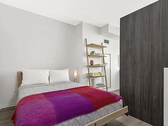 4th image of 204 E Illinois St #1717