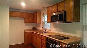 3rd image of 2408 Maplewood Dr