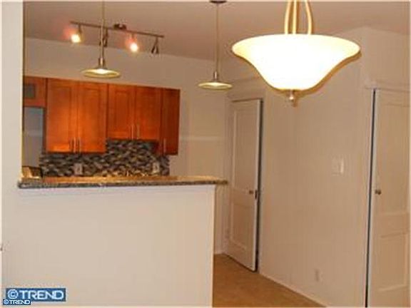 5th image of 1118 E Stafford St