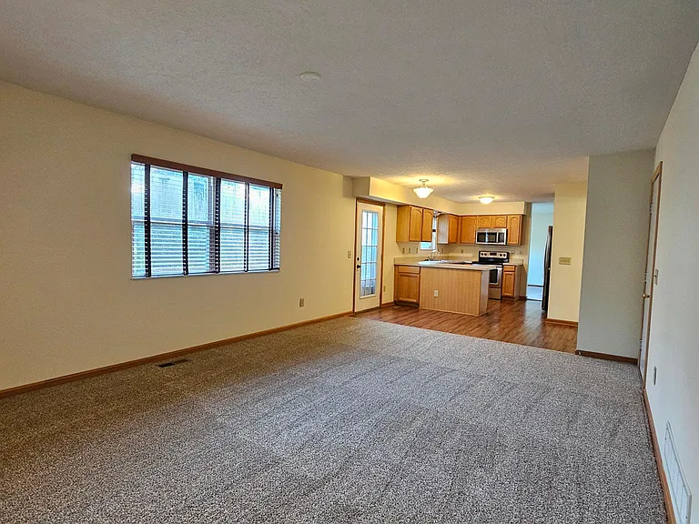 4466 Edgarton Dr — Photo 5