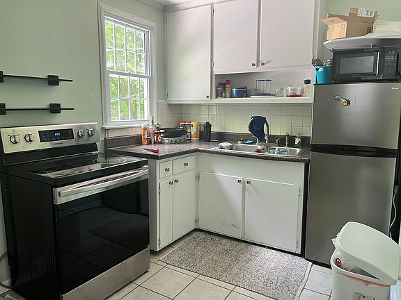 4th image of 3921 Greenleaf Ave