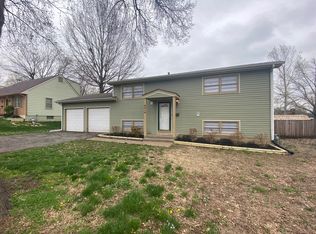 8615 Crescent Ave, Raytown, MO 64138