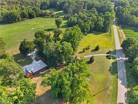 2nd image of 1805 Chrisco Rd W