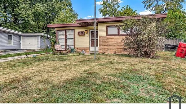 4 bed, $1,950 — Photo 2