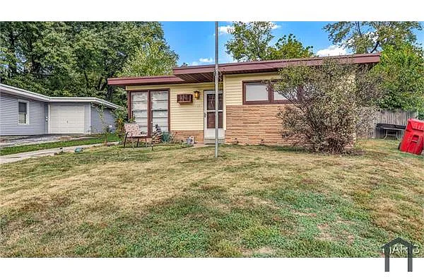 Building Photo - 13 Saint Celeste Dr