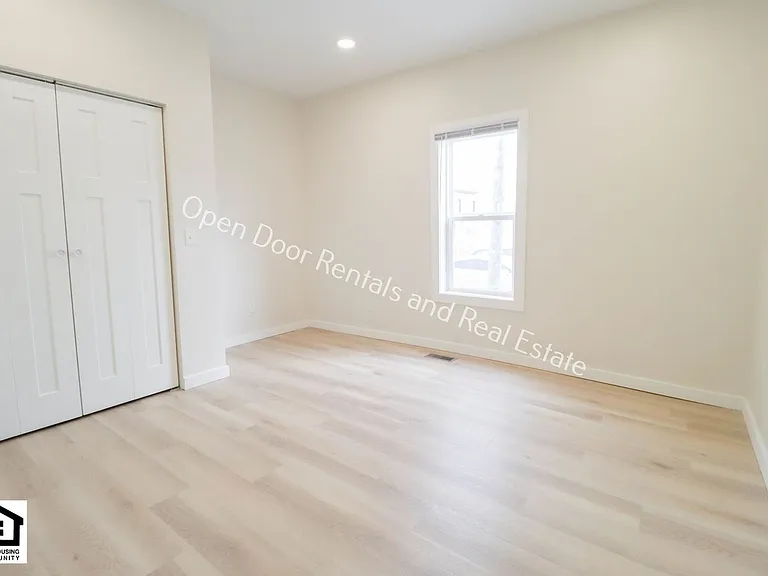 417 W 4th St — Photo 11