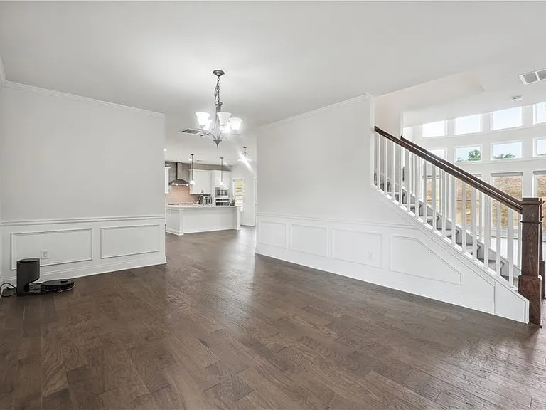 4055 Starwood Dr — Photo 6