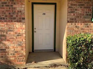 20 E Townhouse Ln, Grand Prairie, TX 75052