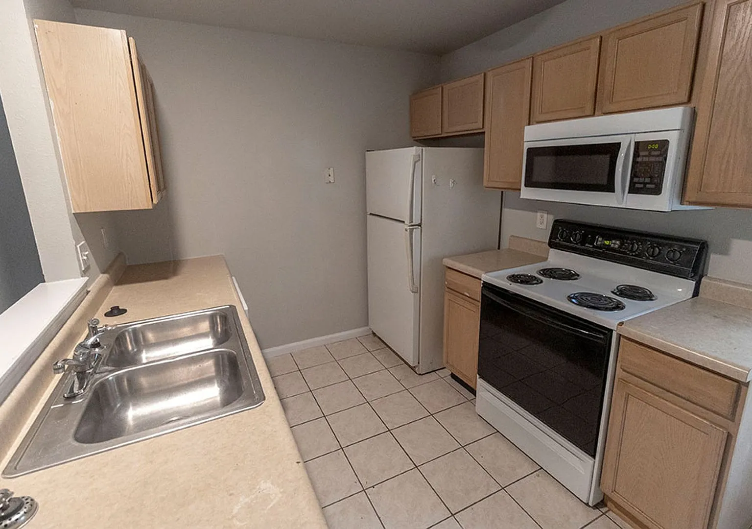 3 Bedroom Duplex! — Photo 2