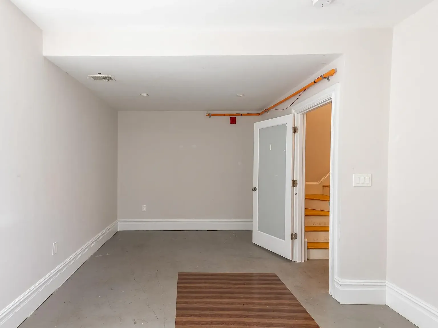 6 bed, 9999 sqft, $5,000 — Photo 2