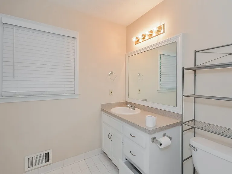 175 Meadowbrook Dr — Photo 10