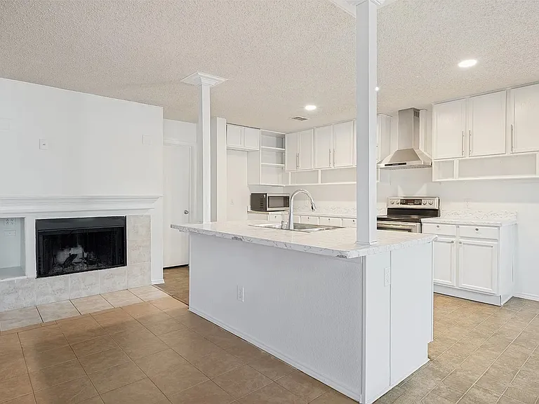 1665 Princess Ln — Photo 11