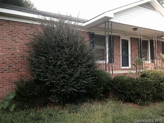 1st image of 214 Woodbury Ln