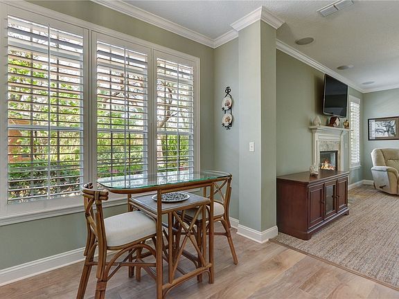 4th image of 2220 Berkley Ct