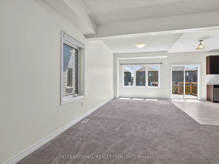 240 Ridley Cres — Photo 6