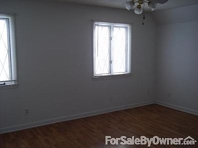 Master Bedroom
						:
						View of House Mountain from Master Windows. Laminate Floor. En Suite Bathroom.