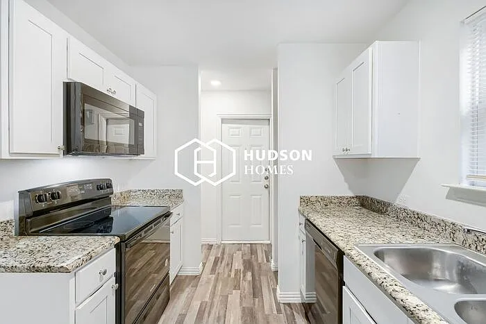 606 Bexar Dr — Photo 7