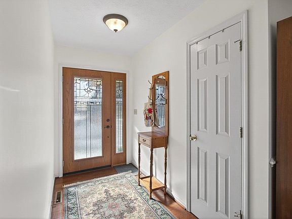 3rd image of 1716 Evergreen Dr