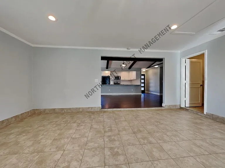 2724 Russwood Ln — Photo 7