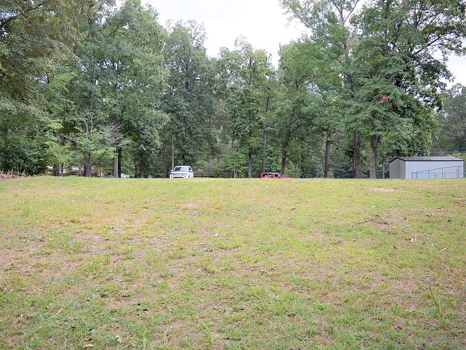 2nd image of 945 Lake View Ln