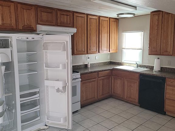 3rd image of 2726 N Estrella Ave