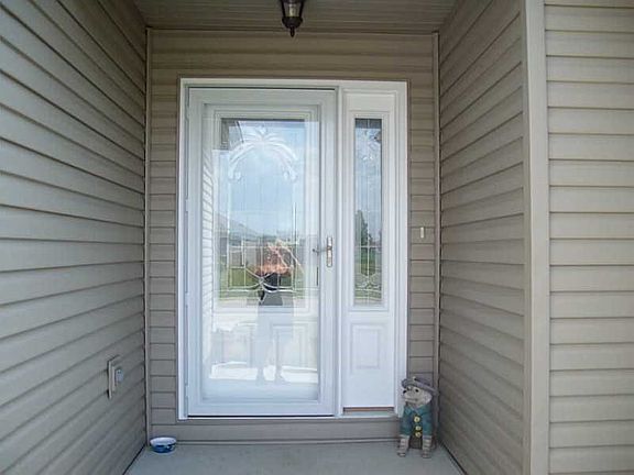 3rd image of 9772 Augusta Ln